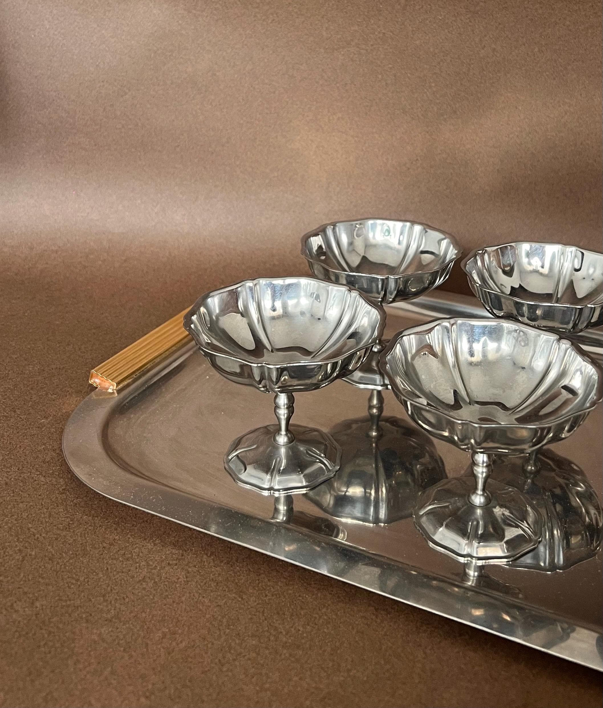 Set of 4 Vintage Scalloped Ice Cream / Desert Coupes