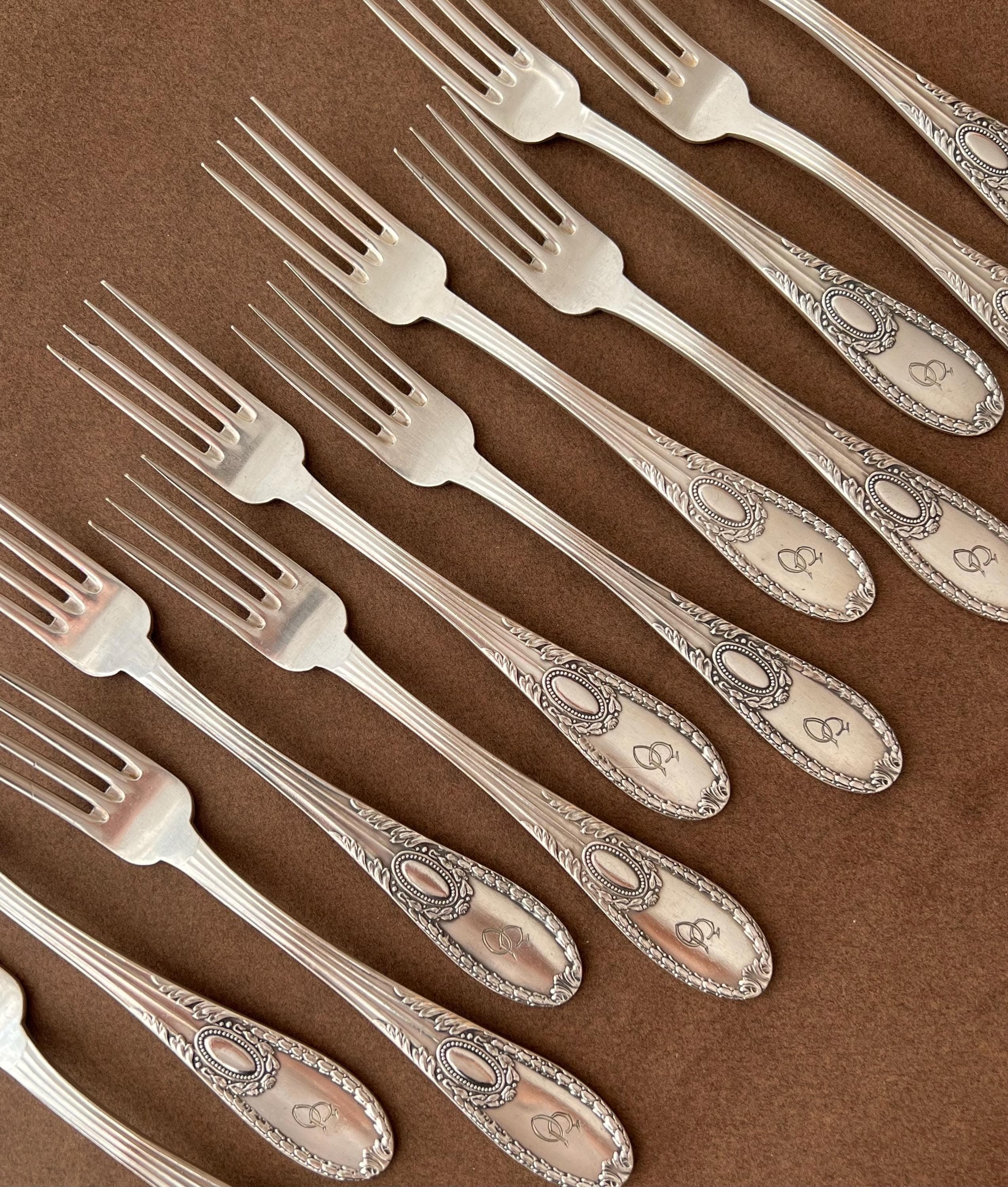 Set of 12 Dinner Forks – Vintage French Silverplate (24 Microns)